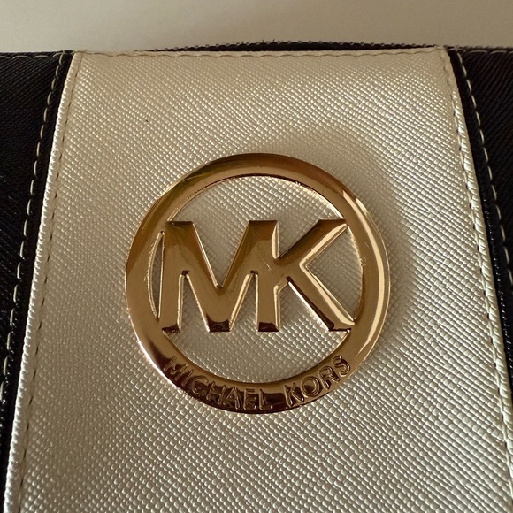 Michael Kors Jet Set Travel Center Stripe Wallet/Wristlet– Classic & Functional! - Picture 4 of 7